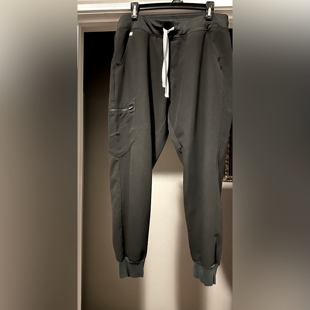 Figs black, pre loved, good condition. Non-smoking, no pets.